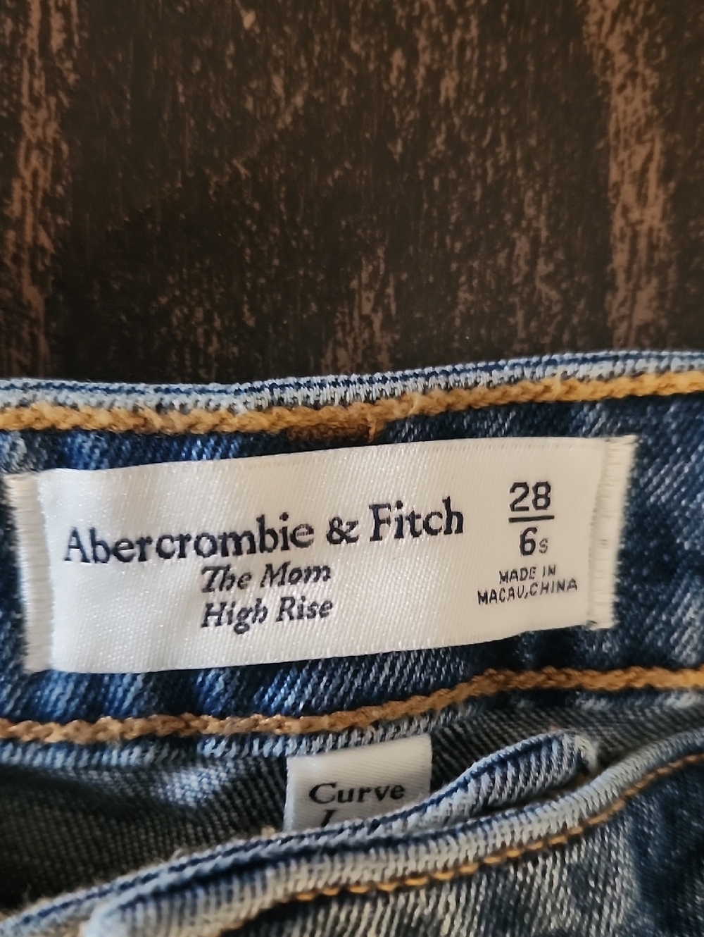NWT Abercrombie & Fitch The Mom High Rise Cropped Jeans Size 6 / 28 - Picture 6 of 8